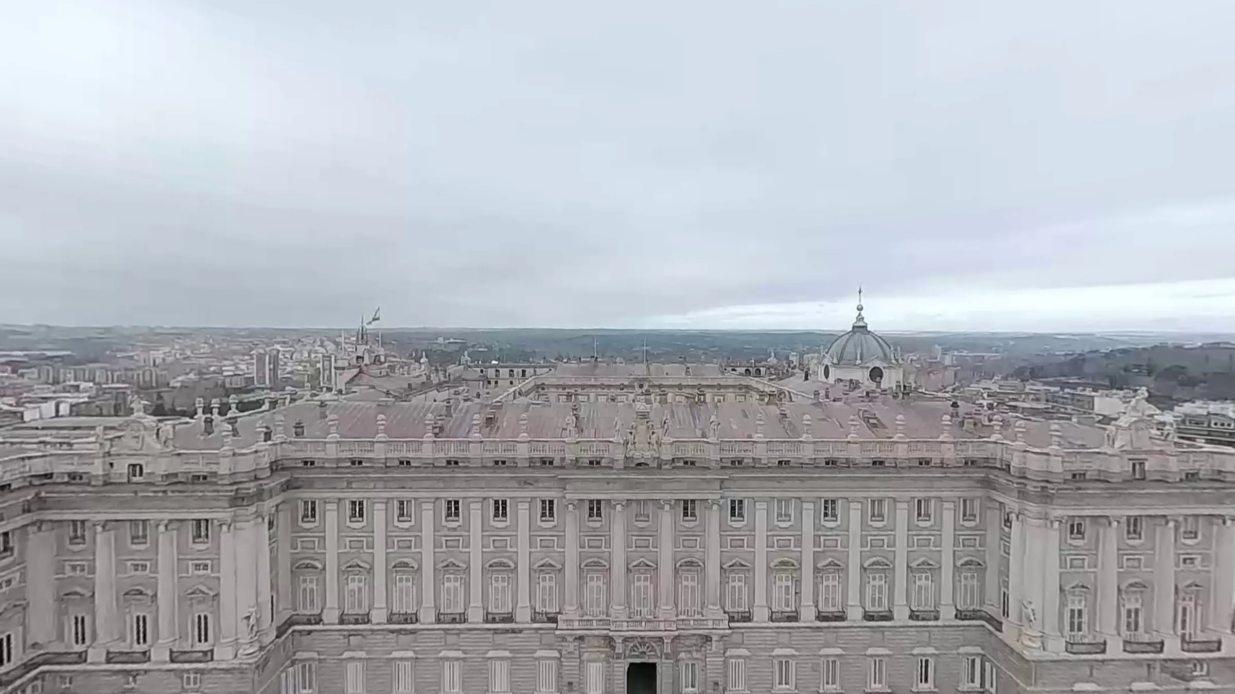 Palacio Real de Madrid desde el aire, vista 360°